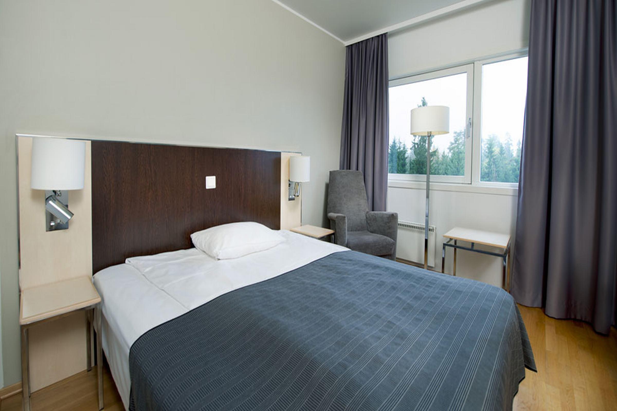 Hotel Quality Airport 4*